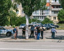 "Жери землю, бл*дь!": У Дніпрі дві подруги влаштували криваві розбірки на вулиці, відео 18+