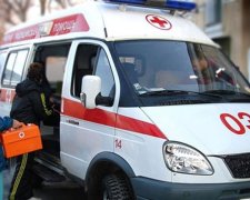 В Росії хворого спустили сходами і протягли по снігу (відео)
