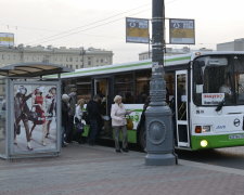 Бабуся, крики і кривава бійка: в київській маршрутці сталася НП