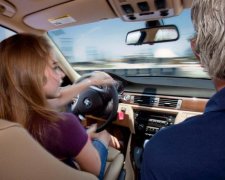 С завтрашнего дня украинские водители будут сдавать новые экзамены