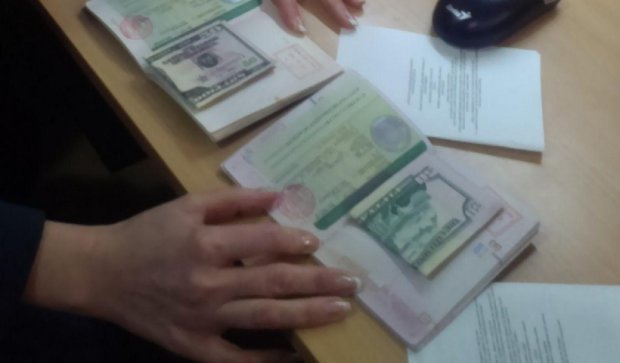 Китайцы пытались подкупить одесских пограничников за 50$ (фото)