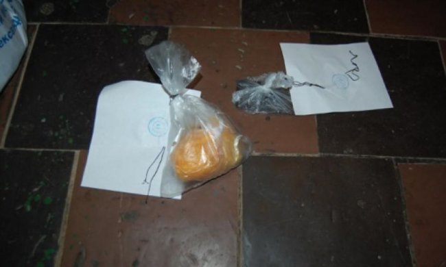 Инспектор охраны СИЗО Полтавы за деньги поставлял заключенным наркотики