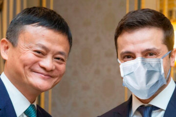 Готові заколоти вилами або посадити на палю: мережа кипить від фотожаб про повернення українців з Китаю