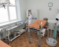 У Запоріжжі закривають пологовий будинок, жінки повстали: "Народжувати тепер на дорозі?"