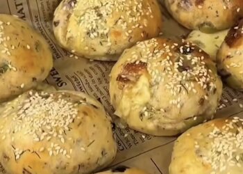 Сирні булочки з оливками, в'яленими томатами та зеленню: фото скрін рецепту