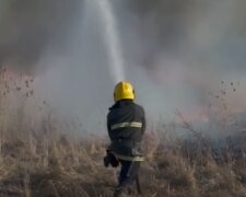 Неадекватный тернополянин преградил дорогу пожарным – огонь превратил дом в пепел