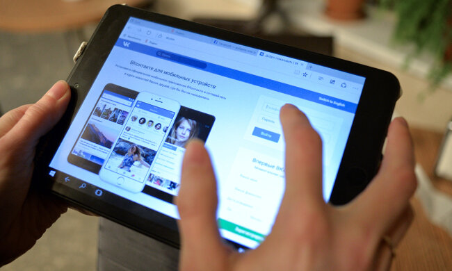 "ВКонтакте" снова в Украине: российская соцсеть обошла блокировку, провайдеры и операторы в замешательстве