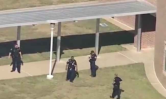 Стрілянина у школі Арлінгтона (Техас), кадр з відео