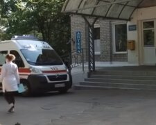 Хотіла зрізати шлях і залишилася без ніг - на Вінничині рятують 9-річну Софійку