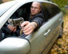 Поліцейські зловили озброєного водія (фото)