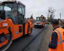 У Гройсмана рассказали, сколько будет стоить проезд по первой платной дороге в Украине