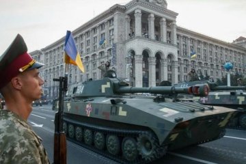 Парадом украинцы отблагодарили воинов за защиту