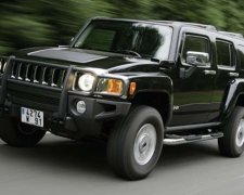 З вітерцем: мажори поскакали по сходах на Hummer