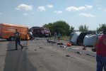 Два автобуси на Миколаївщині влетіли лоб в лоб: 15 постраждалих та загибла, фото з місця
