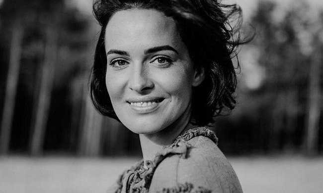 Сексуальна вчителька Астаф'єва показала улюбленого учня