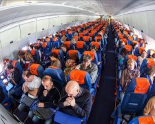 Очевидці показали наслідки "повітряної ями " для російського літака