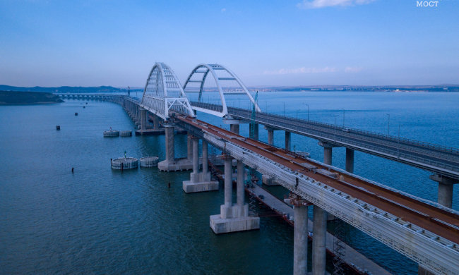 Оккупанты "реанимировали" Крымский мост к приезду Путина: может упасть с кортежем Кремля
