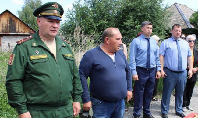 Оккупанты возвращаются из Украины в маленьких коробочках - Стерненко показал доказательство: "Экономия земли на кладбищах"