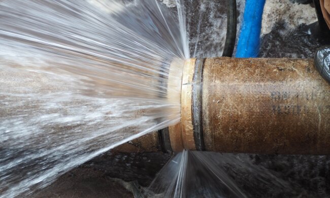 Прорив каналізації. Фото з відкритих джерел