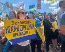 Порошенко устроил шоу под Печерским судом: митинг, оскорбления, призывы