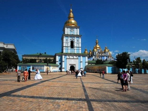 В Киеве запретили строительство парковки на Михайловской площади