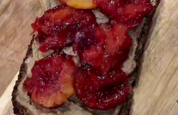 Паштет со сливами, кадр из видео