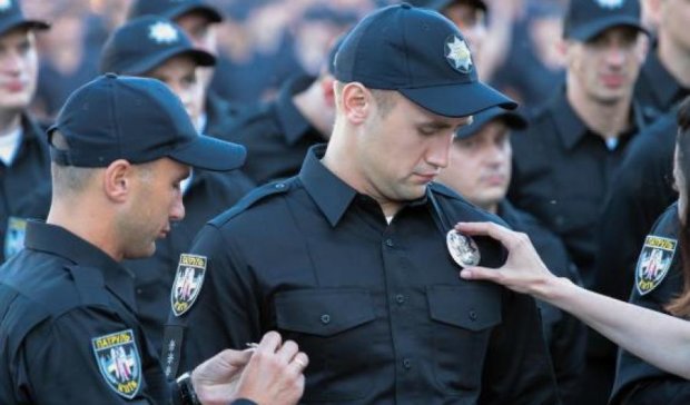 Чотирьох львівських поліцейських звільнили за сон на службі