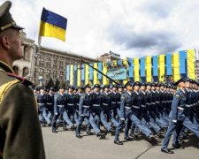 Теперь по уставу: "Слава Украине" станет официальным воинским приветствием