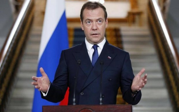 Медведеву оказалось мало России: приказал творить острова
