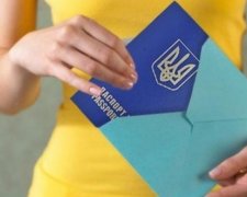 Українцям пообіцяли дешеві візи з березня