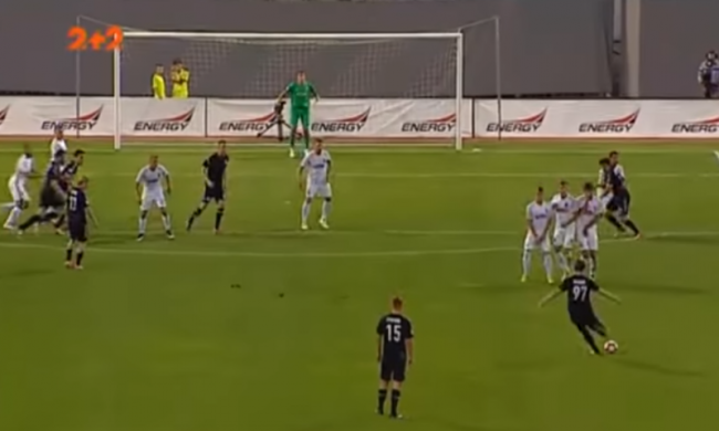 Хавбек Стали забил невероятный гол со штрафного в стиле Роберто Карлоса