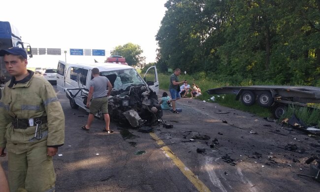Некерована маршрутка розгромила пів Одеси, шумахер з'їхав з глузду: кадри дорожнього постапокаліпсису