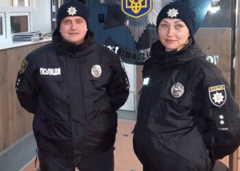 Полицейские, спасшие ребенку жизнь, скриншот: Facebook