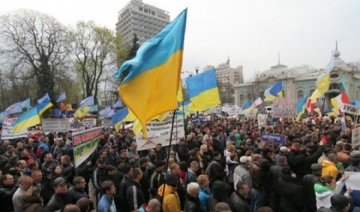 Під Радою завтра мітинг проти Яценюка: платять 50 гривень