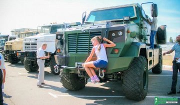 На 70-летии кременчугского  "АВтоКрАЗа" показали "Фиону" и "Шрека" (фото)