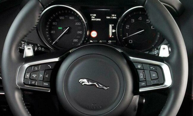 Кермо Jaguar стане розумним помічником