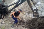 Під Дніпром тонни піску поховали молоду сім'ю - загинули люблячий татусь і маленька принцеса