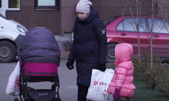 Украинка с ребенком. Фото: скрин youtube
