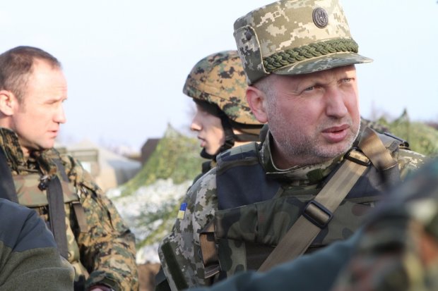 Полковник ЗСУ дорікнув Турчинову за анексований Крим: введи війська, якщо сильний