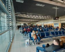 Вместо Турции попали в ад: громкий скандал в харьковском аэропорту показали на видео