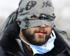 Мігранти у Франції зашили собі роти (фото)