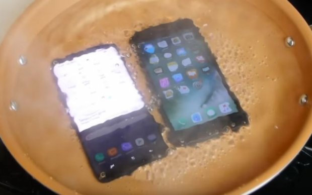 iPhone 7 і Galaxy S8 зварили в окропі
