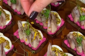 Бутерброды с селедкой, кадр с видео