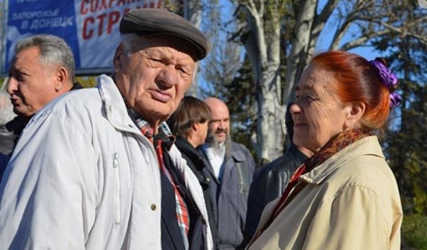 Запорожские пенсионеры празднуют коммунистический праздник (фото)