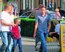 Курс валют на 10 квітня: долар і євро потерпають від похмілля
