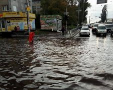 В Киеве рухнул мост: видео