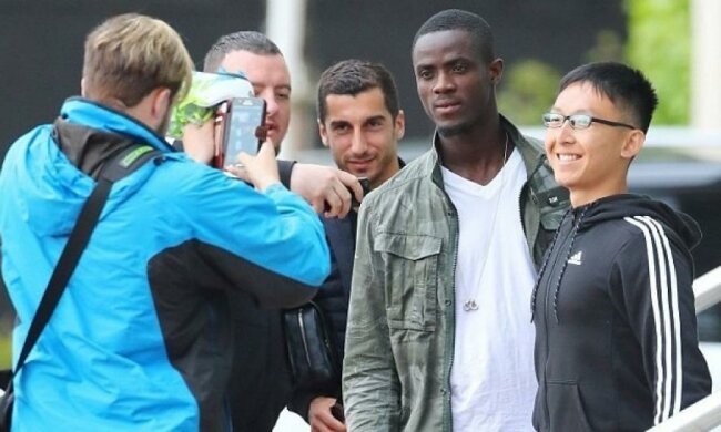 Фанаты поймали Моуринью и Мхитаряна у отеля