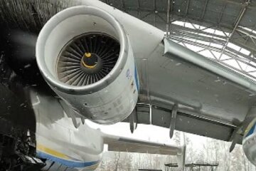 Згорілий Ан-225 "Мрія" в Гостомелі подав ознаки "життя": хоче знову літати в небі