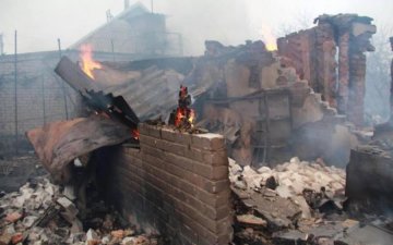 Артилерія бойовиків руйнує житлові квартали Красногорівки