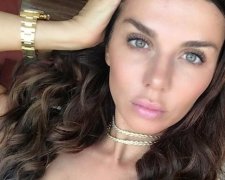 Седокова порадовала поклонников глубоким декольте